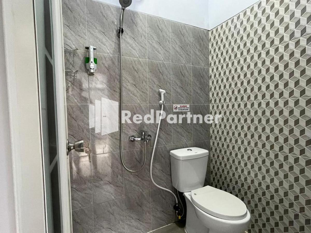 N3 Syariah Near Stasiun Tegal Mitra Reddoorz Hotell Exteriör bild