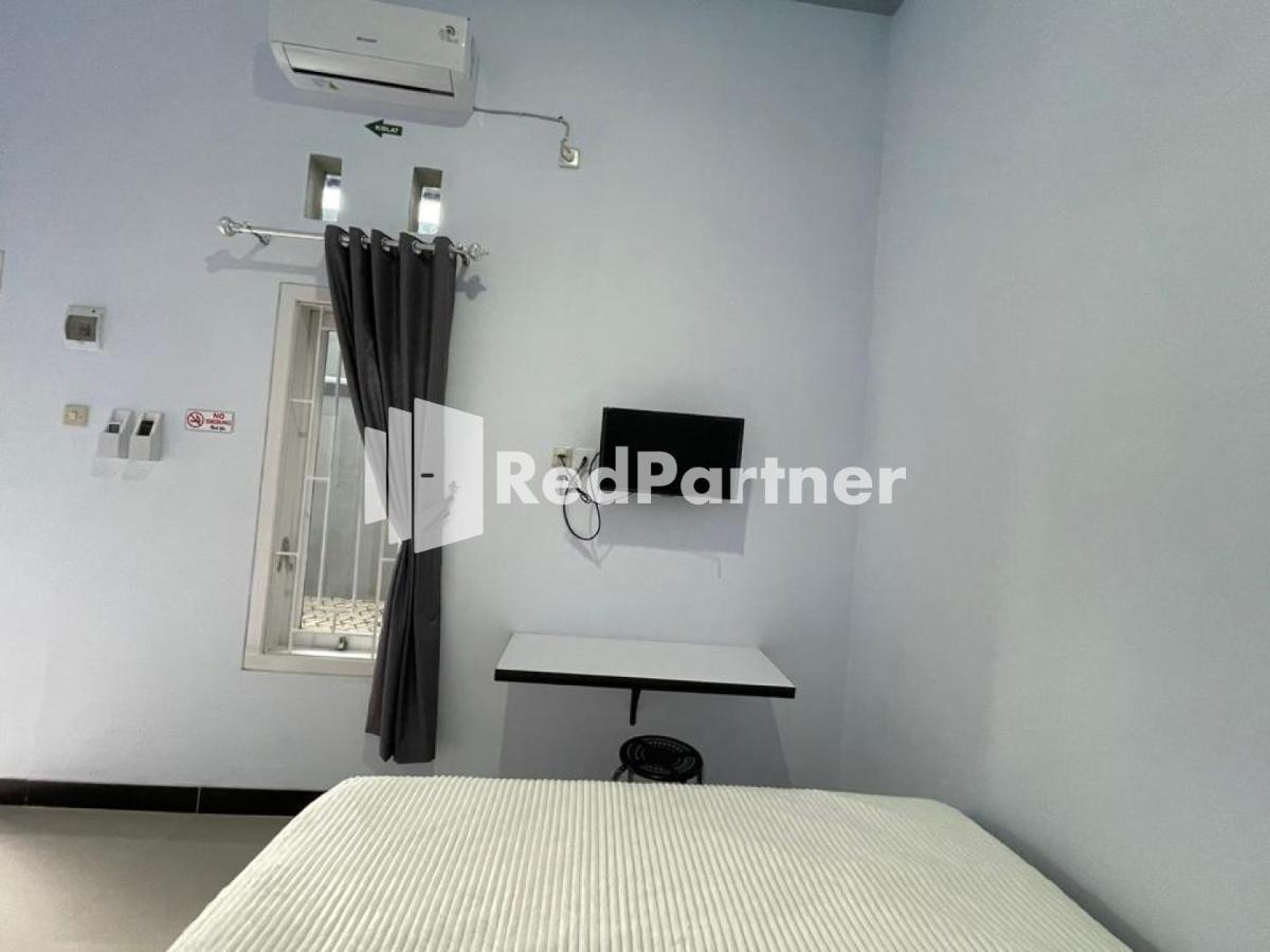 N3 Syariah Near Stasiun Tegal Mitra Reddoorz Hotell Exteriör bild